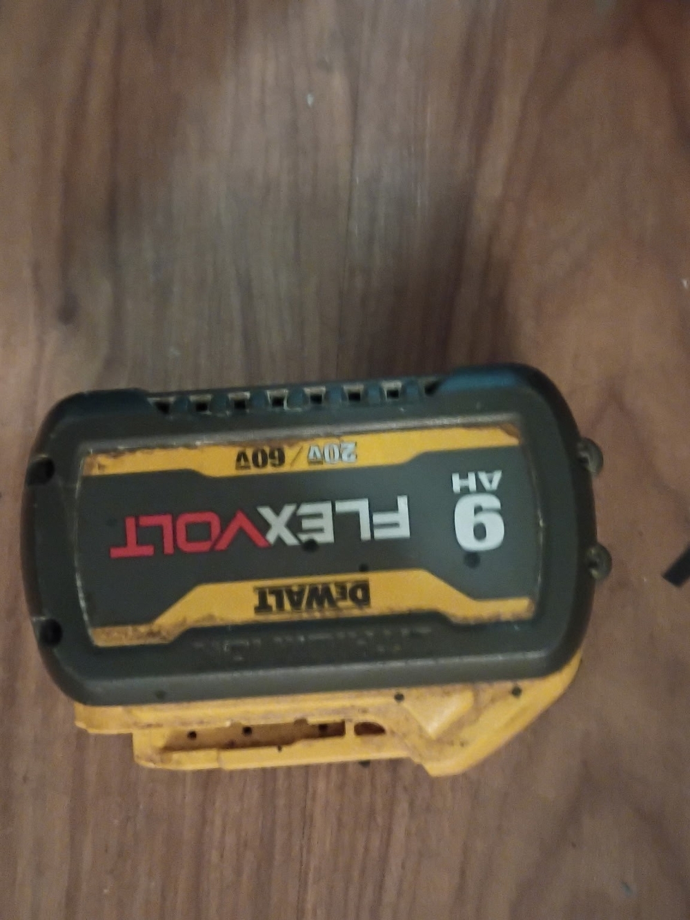 DEWALT FlexVolt 9Ah 20V/60V Battery Pack - Yellow/Black - Picture 4 of 5